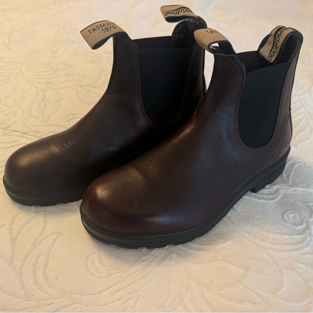 Blundstone Women’s Classics 7.5 (men’s size 5)